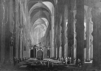 Interior de una iglesia católica de cinco naves
