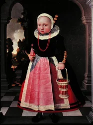 Retrato de una Niña Pequeña Sosteniendo una Muñeca y una Cesta