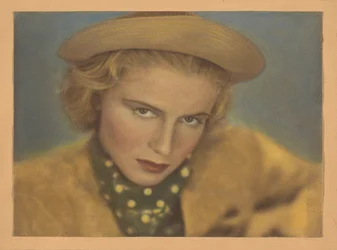 Retrato Rini Otte con gorro y pañuelo de lunares