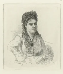 Mujer joven con medallón