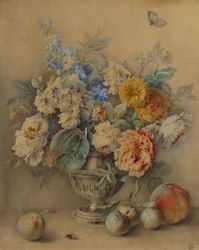 Flores en un salero de plata, frutas en primer plano