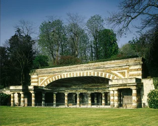 Francia, Chatou (Yvelines): El Nymphee de Soufflot construido para albergar un manantial. Arquitectura de Soufflot (el arquitecto del Panteón) entre 1774 y 1777.