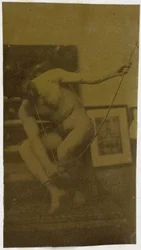 Estudio de un modelo desnudo masculino, agachado con un arco en la mano, visto de frente, en el estudio de Jacques de Lalaing