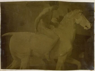 Estudio de un modelo desnudo masculino, sentado sobre un caballo de yeso, en el estudio de Jacques de Lalaing, posible estudio preliminar para Retrato ecuestre, Museo de Bellas Artes de Gante