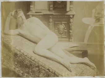 Estudio de un modelo de desnudo masculino, acostado, en el estudio de Jacques de Lalaing