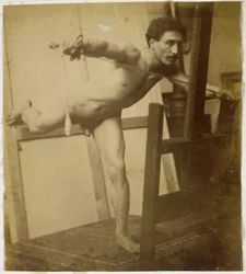 Estudio de un modelo desnudo masculino, inclinado hacia adelante con la pierna derecha hacia atrás, en el estudio de Jacques de Lalaing