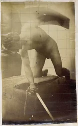 Estudio de un modelo desnudo masculino, de rodillas con espada y escudo en las manos, en el taller de Jacques de Lalaing