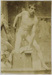 Estudio de un modelo de desnudo masculino, visto de frente, en el estudio de Jacques de Lalaing