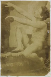 Estudio de un modelo de desnudo masculino, sentado y visto de lado, en el estudio de Jacques de Lalaing