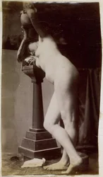 Estudio de un modelo de desnudo femenino, visto oblicuamente de frente, en el taller de Jacques de Lalaing, estudio preliminar para una fuente circular