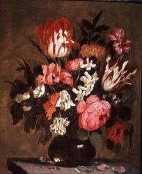 Flores en un jarrón de vidrio