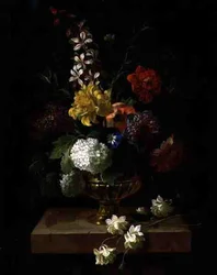 Naturaleza muerta de flores en una urna