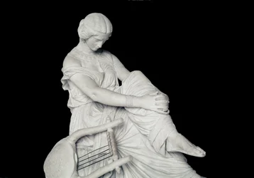 Safo (o Sapho, siglo VII a. C.), poeta griega de la Antigüedad. Escultura de mármol de James Pradier (1790-1852)