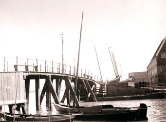 Barcos de canal, Isla Marken, Países Bajos, 1898