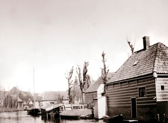 Casas junto al canal, Broek, Países Bajos, 1898