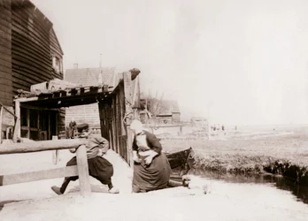 Niños jugando, Isla Marken, Países Bajos, 1898