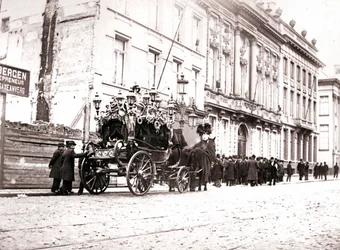 Carroza fúnebre tirada por caballos, Amberes, 1898