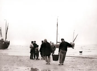 Hombres en la orilla, Scheveningen, Países Bajos, 1898