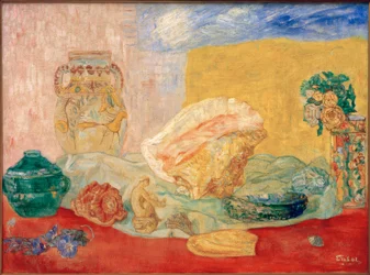 Conchas, rosas y jarrones