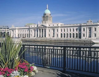 La Aduana en el río Liffey