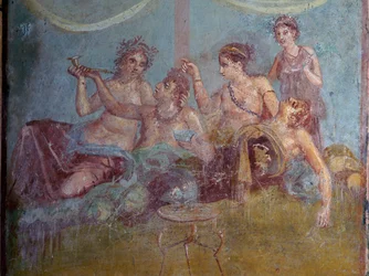 Fresco de la clase alta romana disfrutando lujosamente de la vida descubierto en Pompeya. Pompeya, Italia.