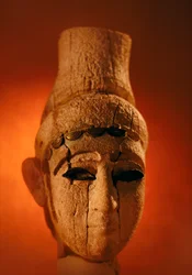 Esta escultura ugarítica es un retrato de cabeza, pero se desconocen el sexo y la clase. Damasco, Siria.