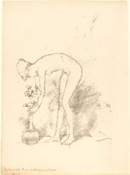 Modelo desnuda arreglando flores