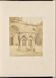 [Fuente de ablución en el patio de la Mezquita Nueva]