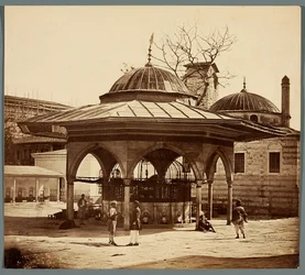 "Fuente en el patio de Santa Sofía"