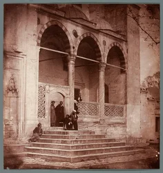«Pórtico de la Süleymaniye» [Estambul. Pórtico de la mezquita de Süleymaniye]