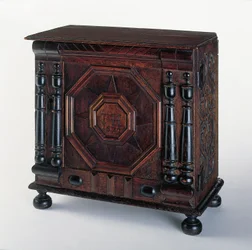 El gabinete de valores tallado y aplicado de Joseph y Bathsheba Pope, Salem, Massachusetts, 1679