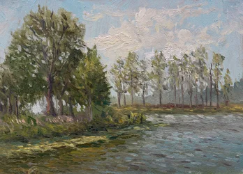Árboles verdes junto al río