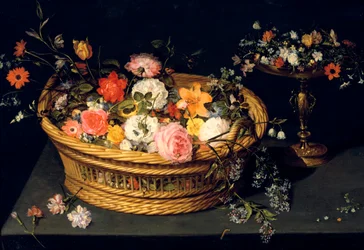 Cesta de Flores y Cáliz en Plata Dorada, bodegón