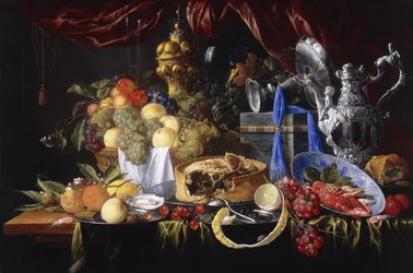 Un pastel en un plato de peltre, un limón parcialmente pelado, una cuchara de plata en un plato de peltre, cangrejos y camarones en un cuenco Wanli Kraak Porselein, 1649