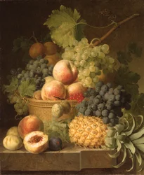 Manzanas, uvas, albaricoques y bayas en una cesta con una piña, uvas y otras frutas sobre un canto de mármol