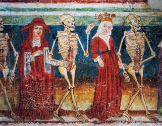 Iglesia fortificada de Hrastovlje, Iglesia de la Trinidad, La Muerte acompañando a la Reina y al cardenal, Danza de la Muerte (1490), detalle de frescos de Janez Iz Kastva, Eslovenia