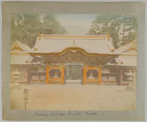 Entrada del templo de Jemitsu, Nikko, Japón