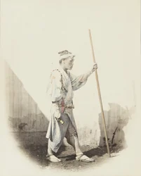Hombre japonés con campana