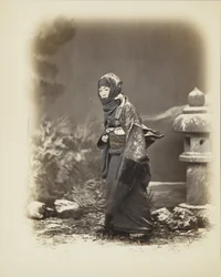 Mujer japonesa en la nieve