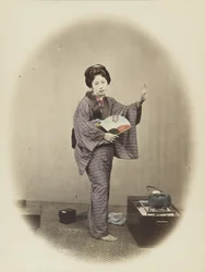Mujer japonesa con vestido tradicional