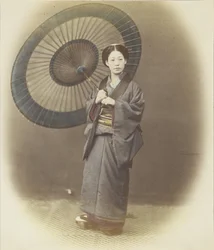 Mujer japonesa con paraguas