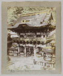 Fuera de la Puerta China, Tōshō-gū, Nikko, Japón