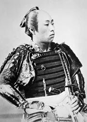 Samuráis del antiguo Japón con peinado tradicional