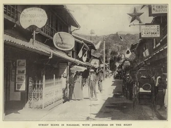 Escena callejera en Nagasaki, con Jinrikishas a la derecha