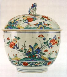 Cuenco con tapa, Período Edo (porcelana pintada)
