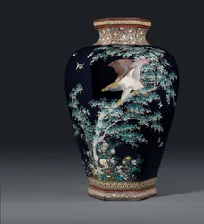 Jarrón de cloisonné, marca del taller Hayashi Chuzo, período Meiji, finales del siglo XIX