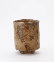 Tazón de té cilíndrico con inscripción, taller desconocido de Raku
