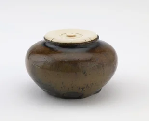 Pequeña jarra usada como caddy de té, prefectura de Gifu, período Muromachi o Momoyama