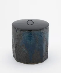 Jarra de agua para ceremonia del té con lados facetados, prefectura de Mie, período Edo o era Meiji