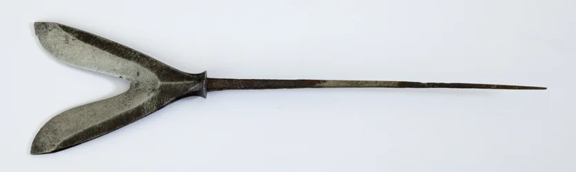 Yanone (punta de flecha) de tipo Karimata (bifurcada 